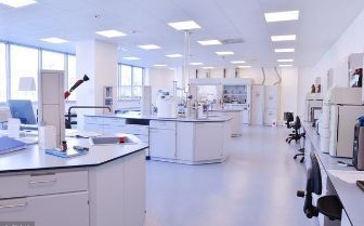 实验室触电急救原则与设备防护指南